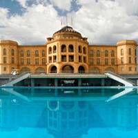 Latar Hotel Complex