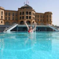 Latar Hotel Complex