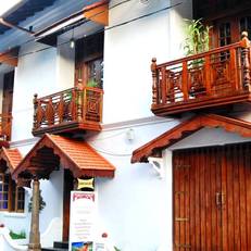 Rossitta Wood Castle Hotel