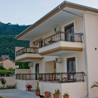 Vista Al Mar Apartments & Studios