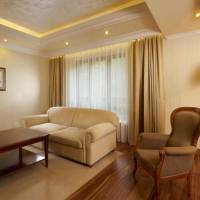 Retro Riverside Luxury Wellness Resort
