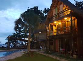 Casa Maravilla Beachfront Eco Lodge