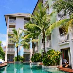 Bliss Surfer Hotel