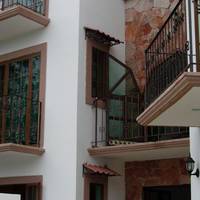 Alux Hotel