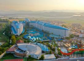 Crystal Admiral Resort Suites & Spa