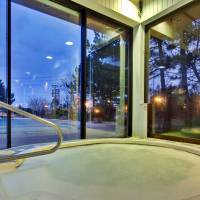 Holiday Inn Select Toronto Airport.