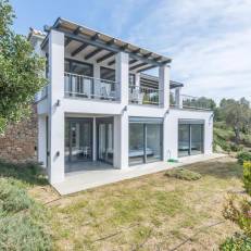 Minimal Sea View Maisonette