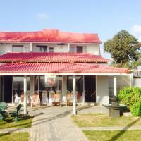 Rainbow Beach Hotel