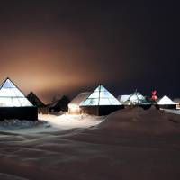 Aurora Pyramids & Hotel Taivaanvalkeat