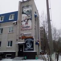 У фонтана