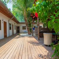 Dive Villa Thoddoo Guest House