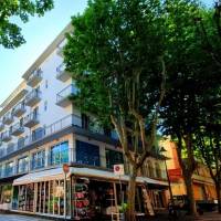 Lively Hotel