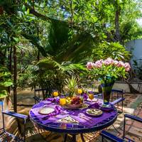 Garlands Del Rio