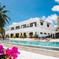 Moonshine Uroa Boutique Hotel