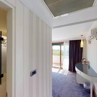 DOUBLE ROYAL HOTEL