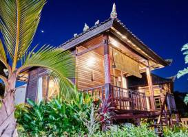 Sunrise Huts Lembongan