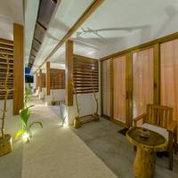 Dhiffushi White Sand Beach