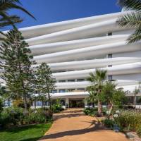 Isla Brown Corinthia