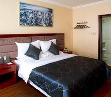 Chonpines Hotel