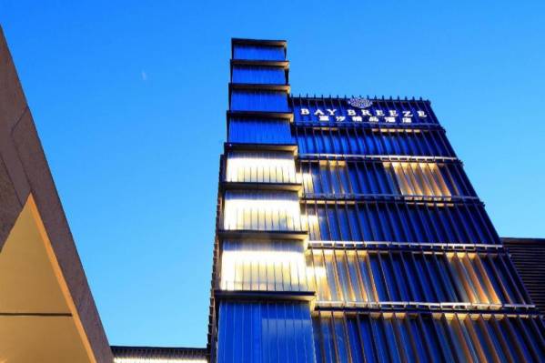 Bay Breeze Hotel