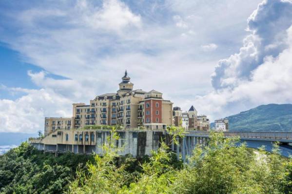 Bay Breeze Hotel