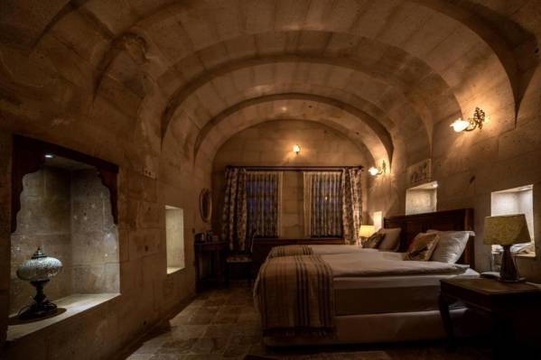 Sinasos Palace Cave Hotel