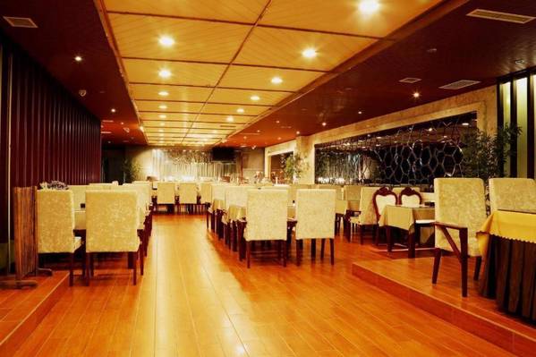 Chonpines Hotel (Zhuanghe Huanghai Street)