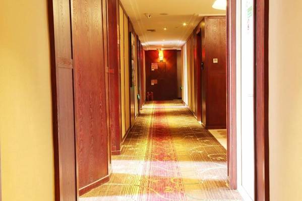 Chonpines Hotel (Zhuanghe Huanghai Street)