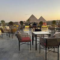 Pyramid Front Hotel