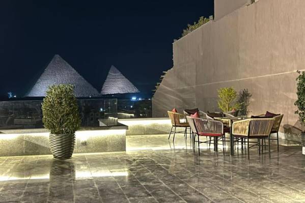 Pyramid Front Hotel