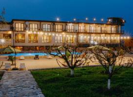 Hotel & Wine Cellar ARGE