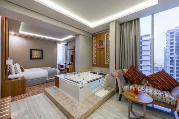 Crown Rose Hotel
