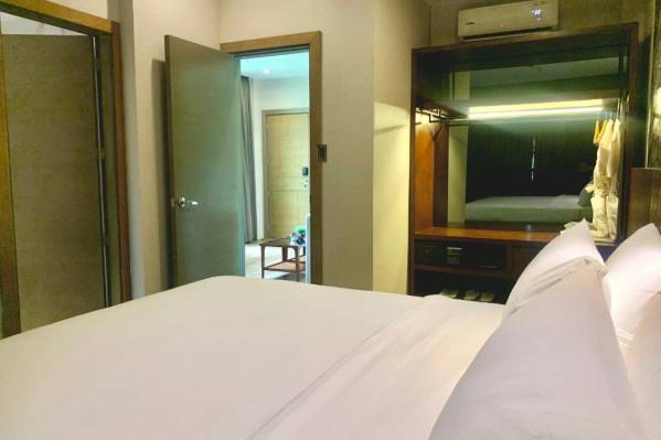 The Henry Hotel Roost Bacolod
