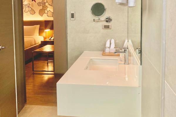 The Henry Hotel Roost Bacolod