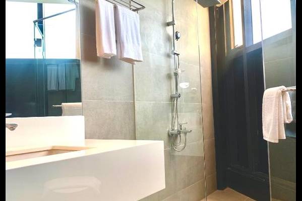 The Henry Hotel Roost Bacolod