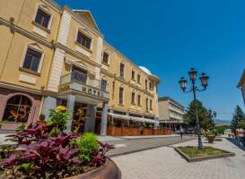 Lomsia Hotel