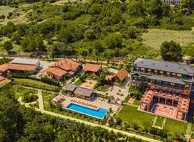 Ampelo Resort