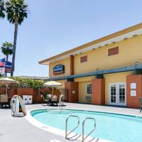 Howard Johnson by Wyndham San Diego Sea World