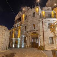 Zeus Cave Suites