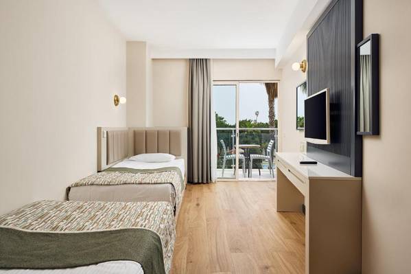 Seaden De Mar Resort & Spa