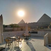 Antique Pyramids Inn