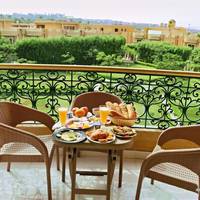 Luca Pyramids Inn
