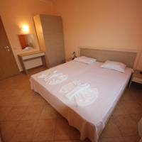  Deluxe One-Bedroom Apartment with Pool View 