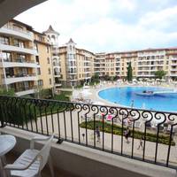 Apartment with Pool View 