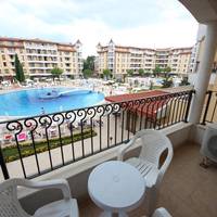 Apartment with Pool View 