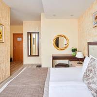 Deluxe One-Bedroom Suite