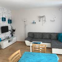 Deluxe One-Bedroom Apartment with Free Wifi