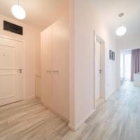 Deluxe Three-Bedroom Apartment with Sea View