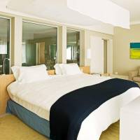 Classic Room with King Bed, Balcony and Mountain View