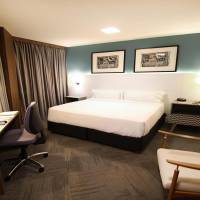 Executive Meeting Room with One King Bed - Non-Smoking